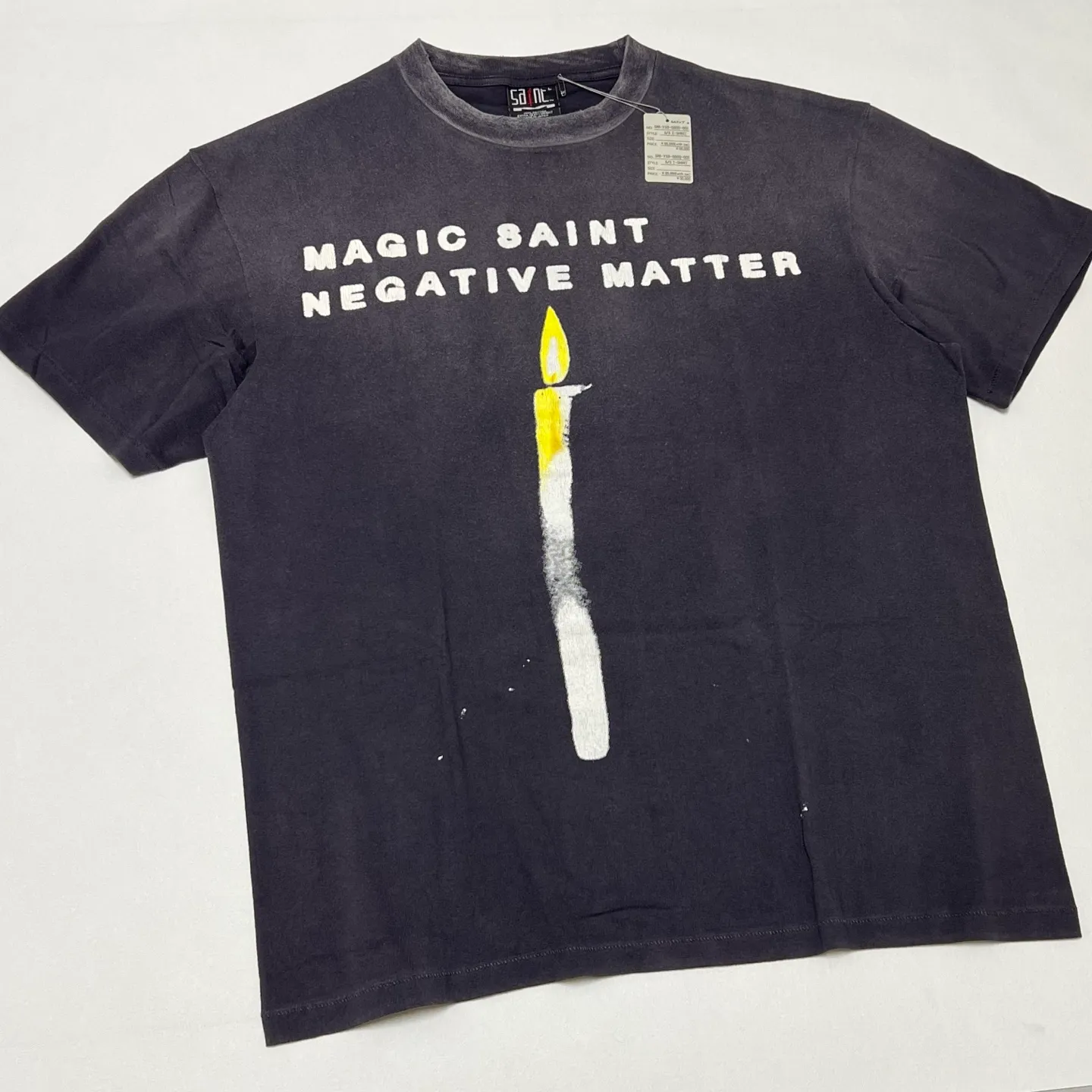 SAINT Mxxxxxx CANDLE SS TEE/BLK Slogan candle distressed TEE Little angel short sleeves on the back Washed in black S-XL Same as the original version Cylindrical side seam OE yarn fabric Garment dyeing Fade in heavy washes Fade with horse plaster on the bust Correct version matching Original version accessories Original level printing restoration